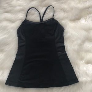 ▪️Under armour  racer back top